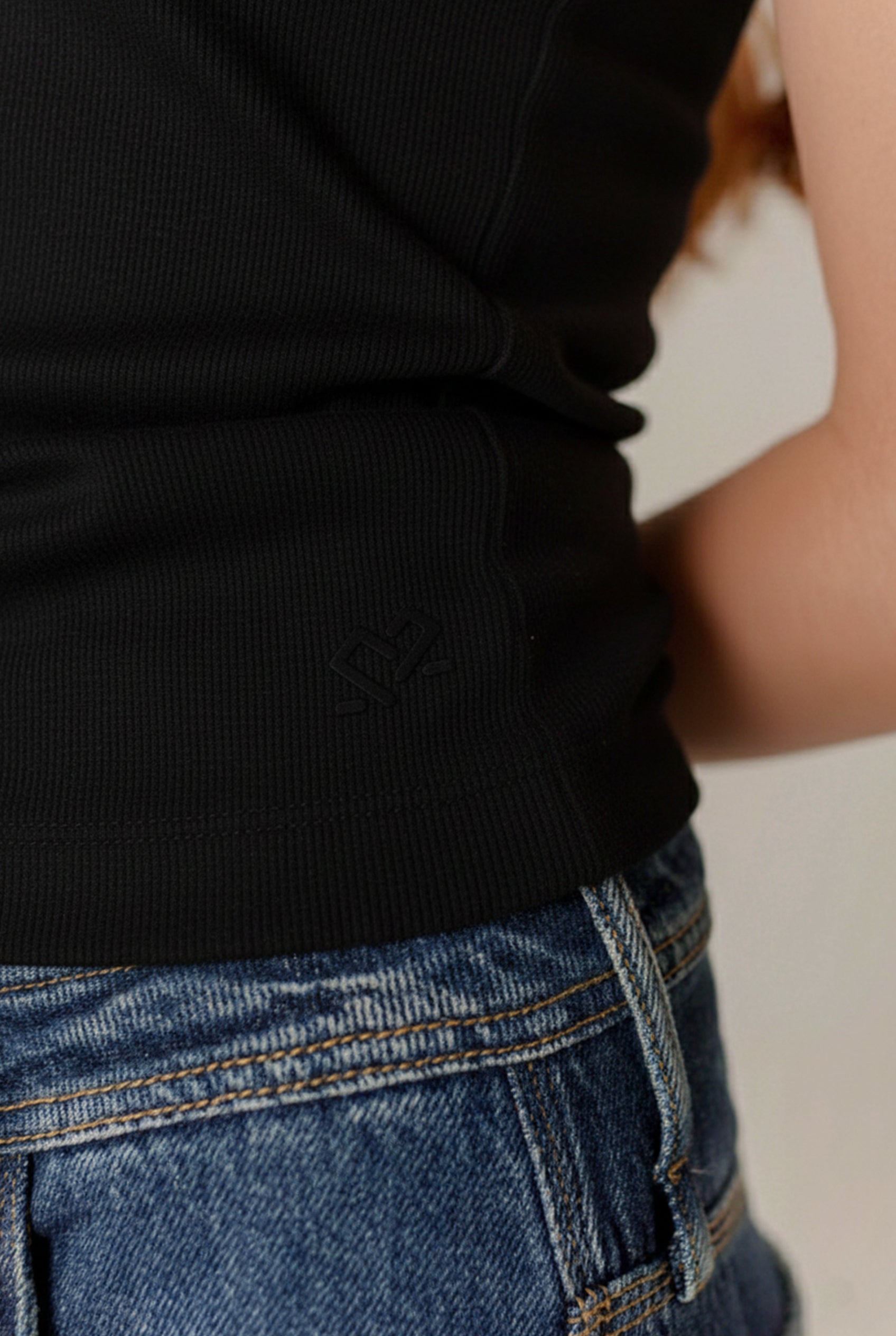 Top Manga Sisa Slim Fit Dama