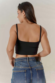 TOP CORTO NEGRO CON ARGOLLA SLIM FIT DAMA