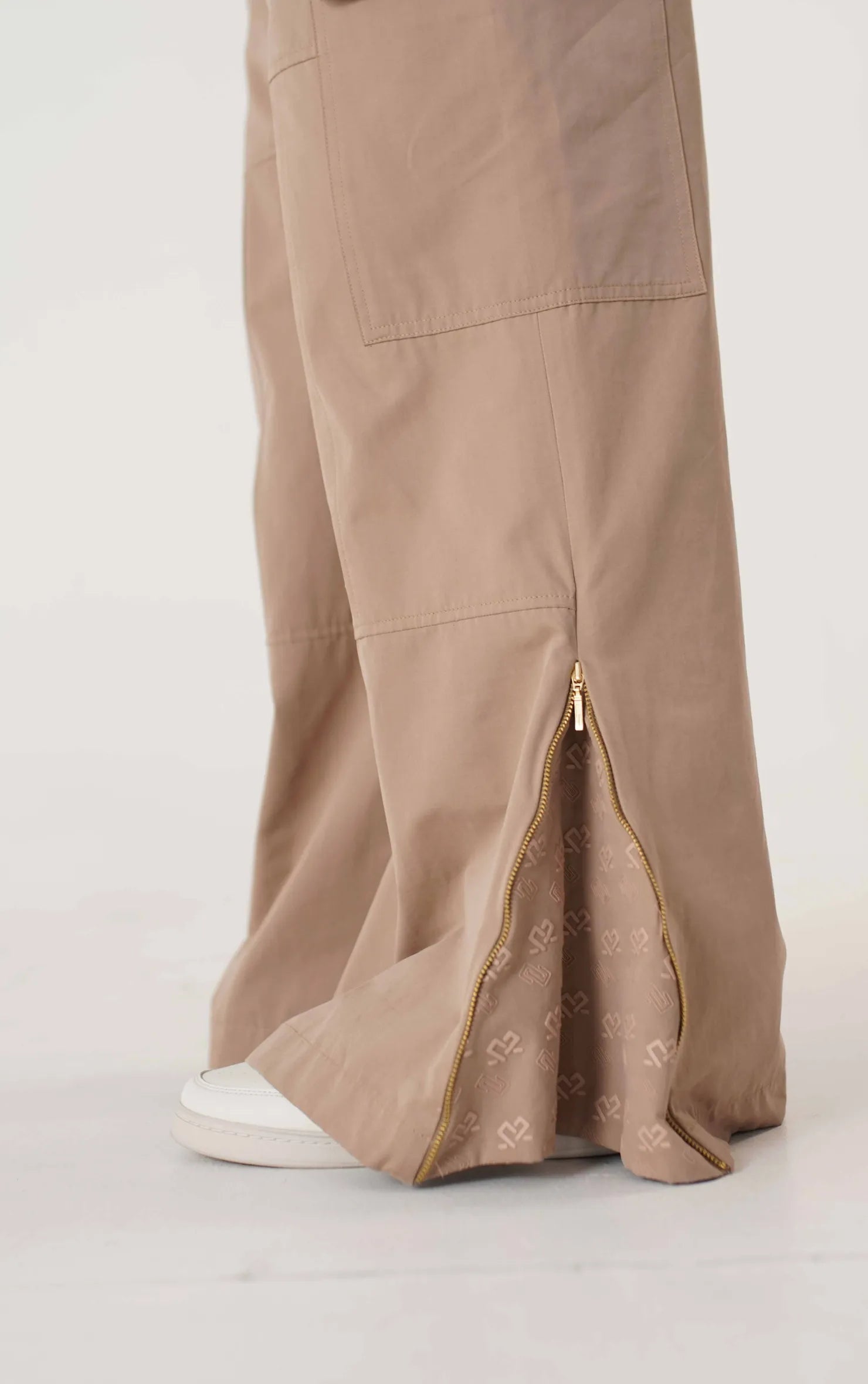 TRIANGLE CARGO PANTS BEIGE WIDE LEG DAMA TWO&TWO