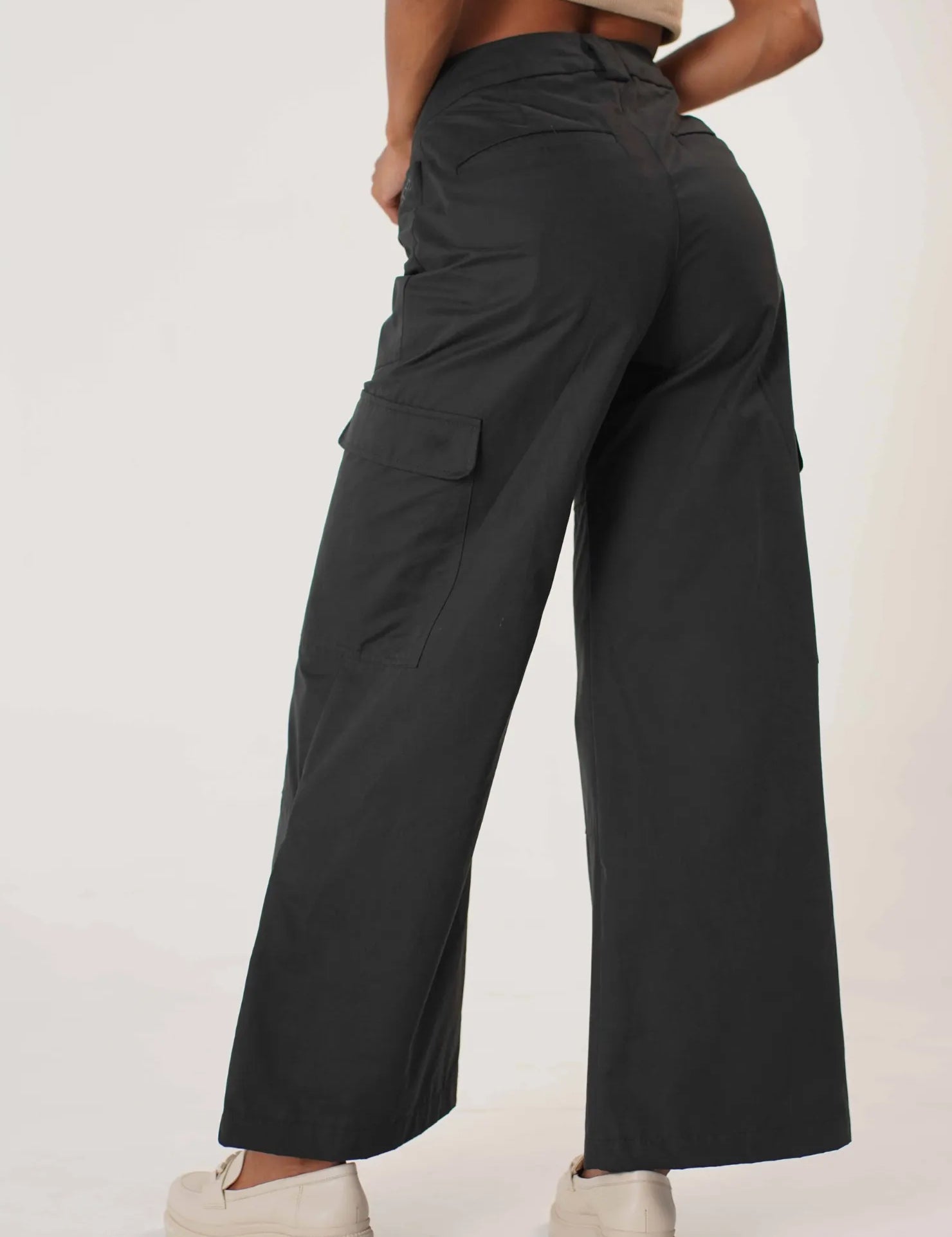 TRIANGLE CARGO PANTS NEGRO WIDE LEG DAMA TWO&TWO