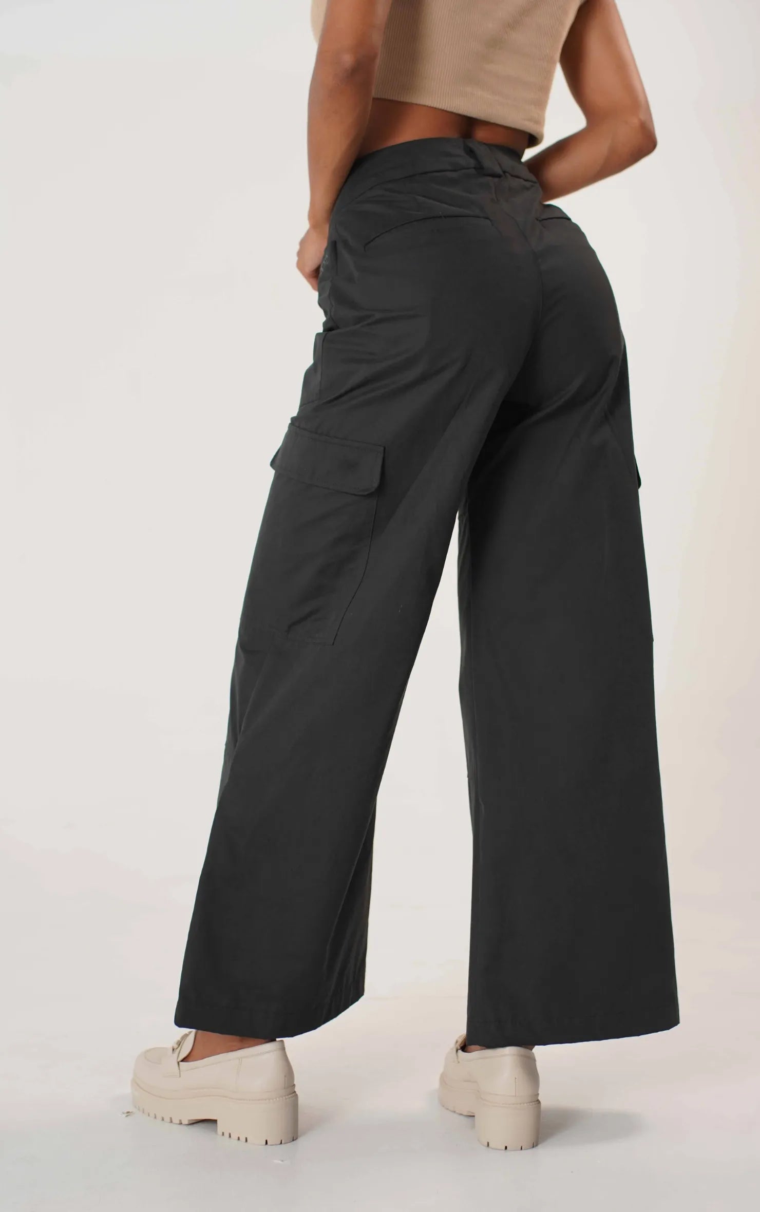 TRIANGLE CARGO PANTS NEGRO WIDE LEG DAMA TWO&TWO